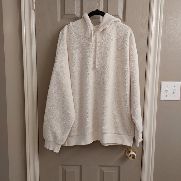 Sunday Best Tops - WOMEN'S ARITZIA SUNDAY BEST OVERSIZED IVORY SHERPA HOODIE MEDIUM